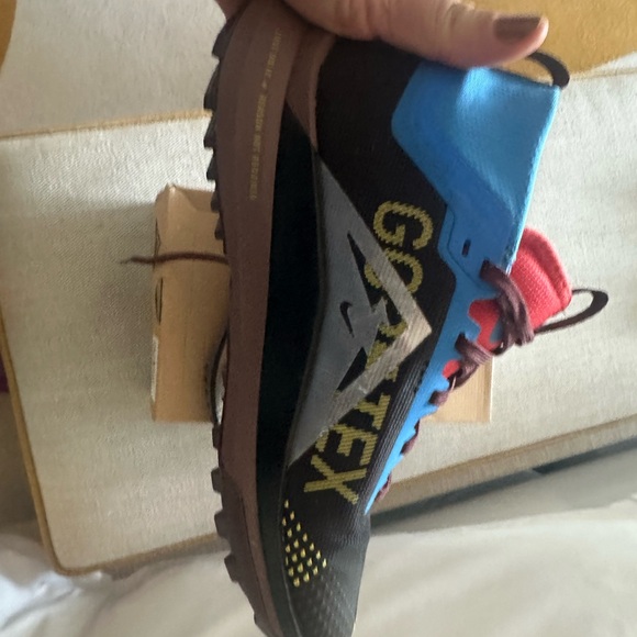 Nike Pegasus Trail 4 Gore-Tex size 6.5 worn once - Picture 2 of 7